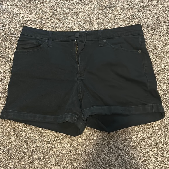Universal Thread shorts black size 12/31R high rise midi - Picture 1 of 3